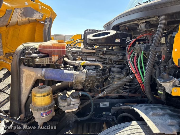 2021 Freightliner CASCADIA 126