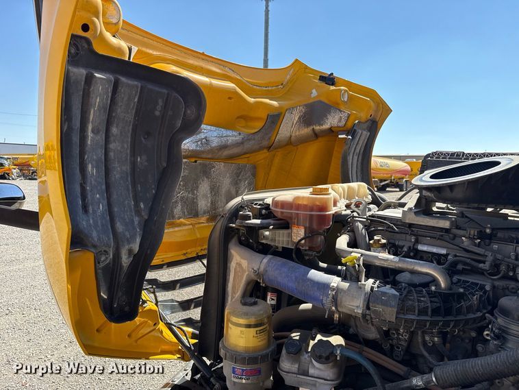 2021 Freightliner CASCADIA 126