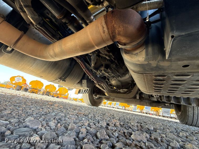 2021 Freightliner CASCADIA 126