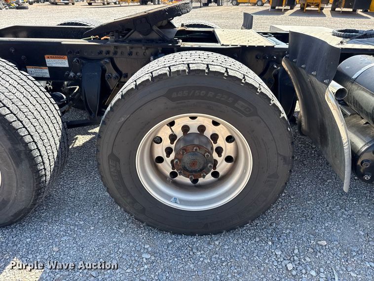 2021 Freightliner CASCADIA 126