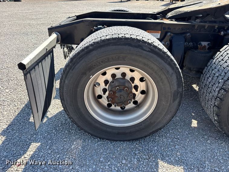 2021 Freightliner CASCADIA 126