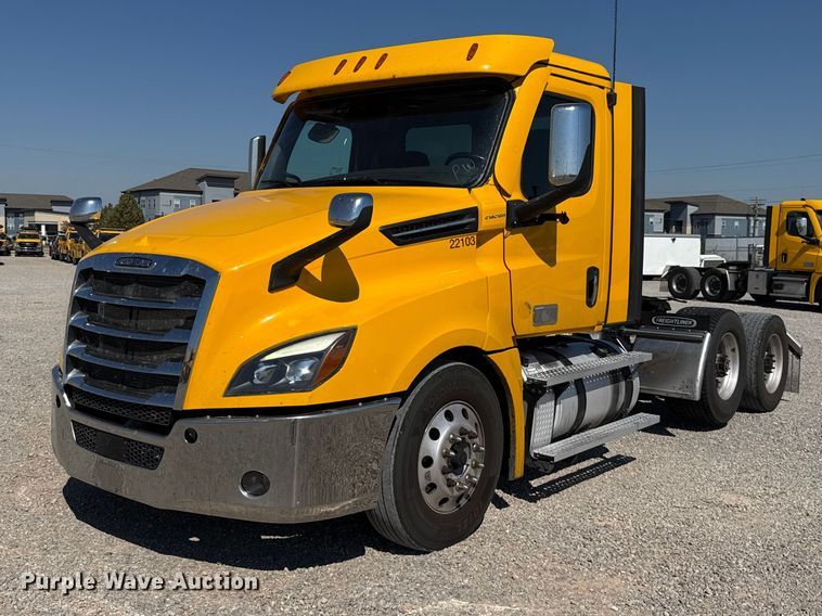 image for item FC4494 2023 Freightliner Cascadia 126 semi truck