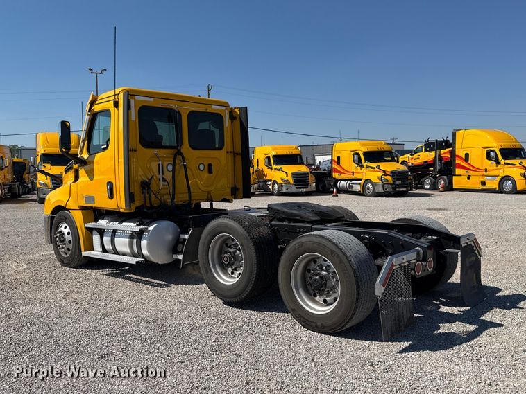 image for item FC4494 2023 Freightliner Cascadia 126 semi truck