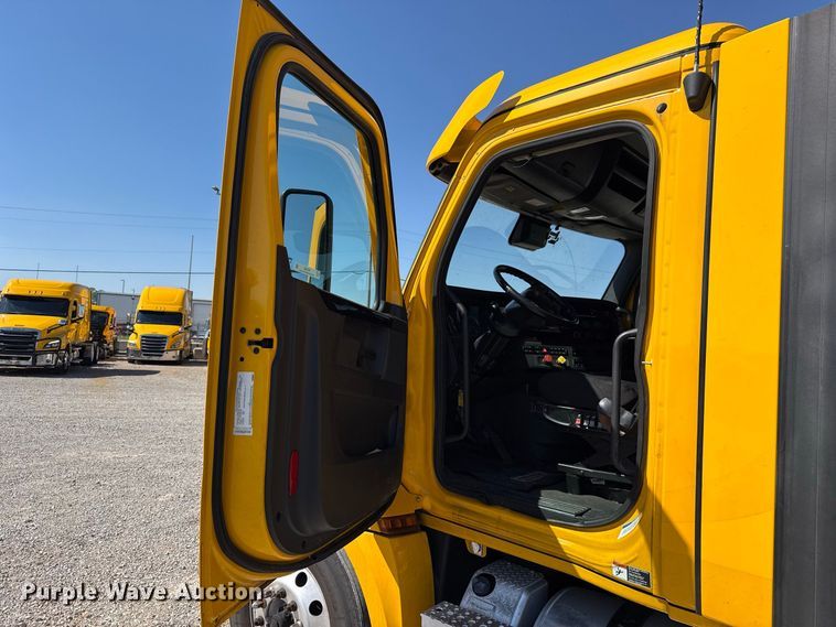 image for item FC4494 2023 Freightliner Cascadia 126 semi truck