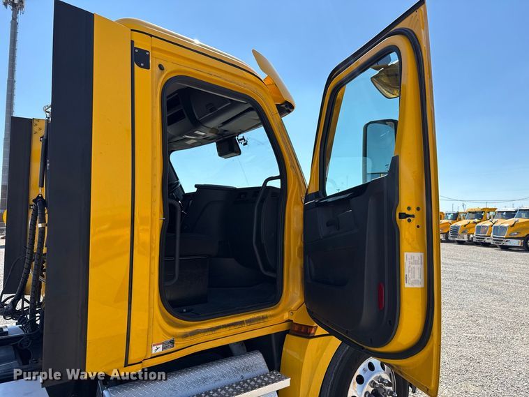 image for item FC4494 2023 Freightliner Cascadia 126 semi truck