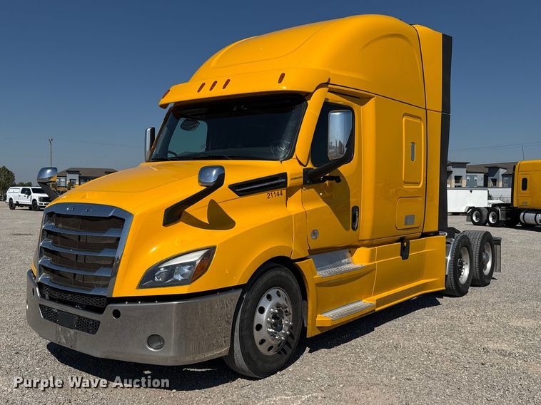 image for item FC4495 2021 Freightliner Cascadia 126 semi truck