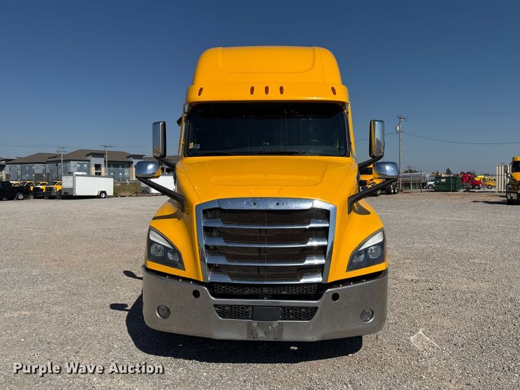 image for item FC4495 2021 Freightliner Cascadia 126 semi truck
