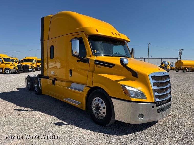 image for item FC4495 2021 Freightliner Cascadia 126 semi truck