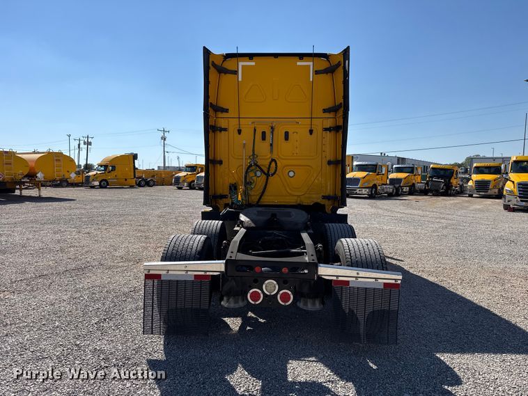 image for item FC4495 2021 Freightliner Cascadia 126 semi truck