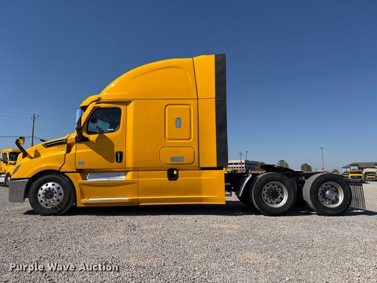 image for item FC4495 2021 Freightliner Cascadia 126 semi truck