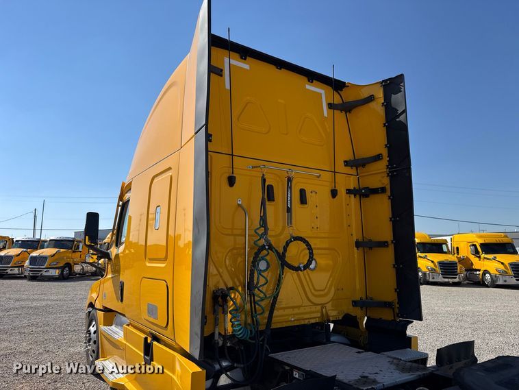image for item FC4495 2021 Freightliner Cascadia 126 semi truck