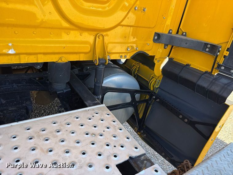 image for item FC4495 2021 Freightliner Cascadia 126 semi truck