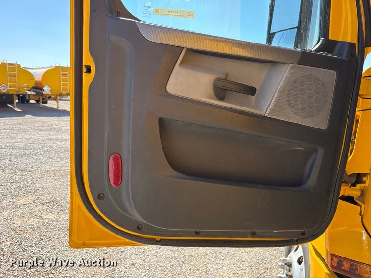 image for item FC4495 2021 Freightliner Cascadia 126 semi truck