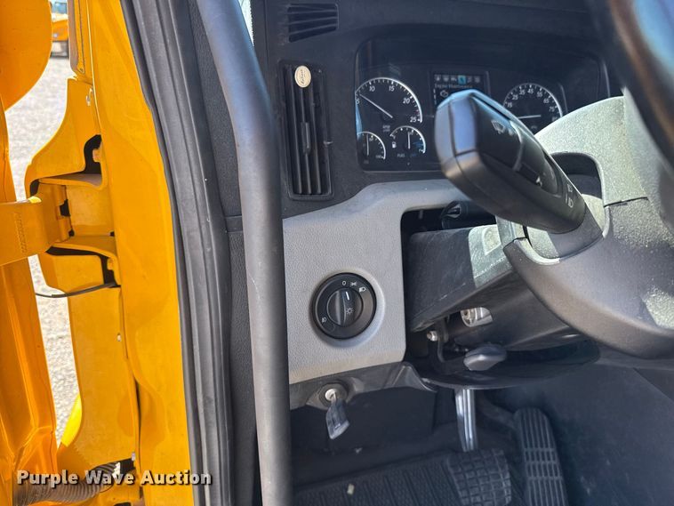 image for item FC4495 2021 Freightliner Cascadia 126 semi truck