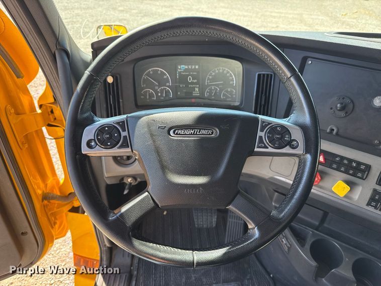 image for item FC4495 2021 Freightliner Cascadia 126 semi truck