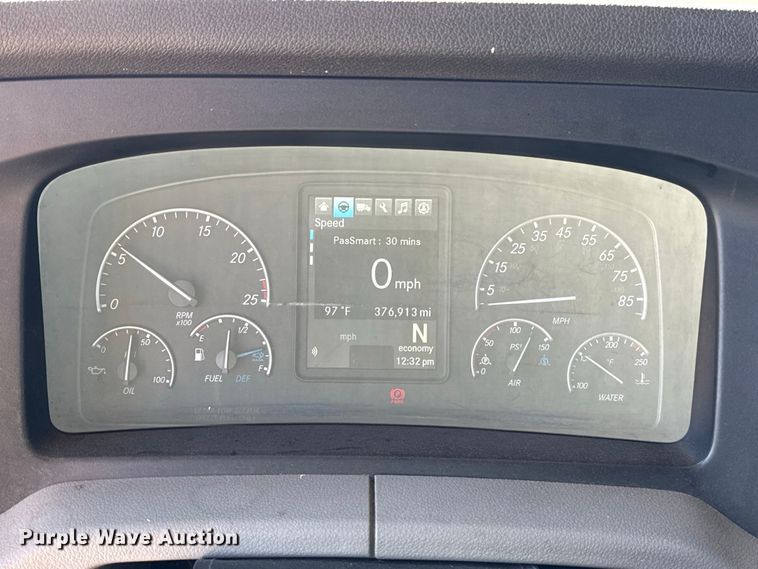 image for item FC4495 2021 Freightliner Cascadia 126 semi truck
