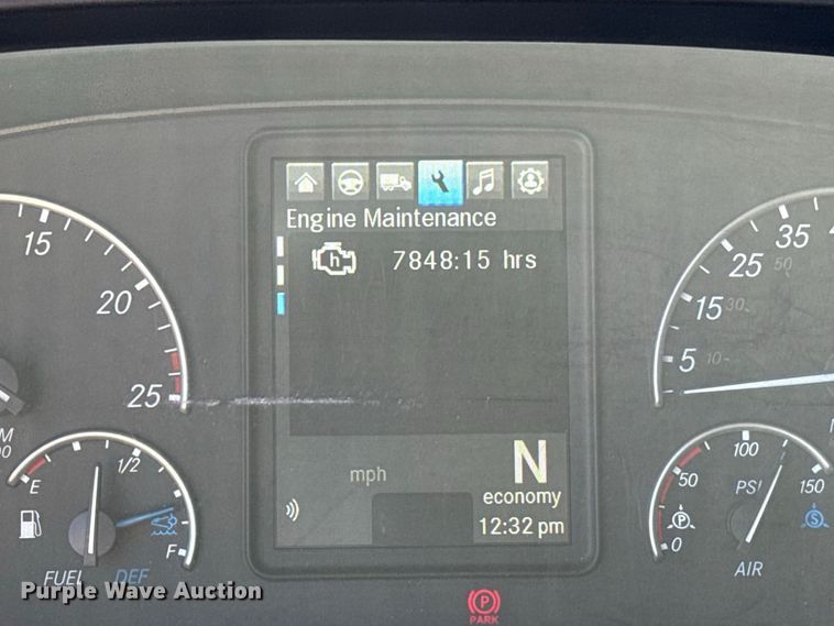 image for item FC4495 2021 Freightliner Cascadia 126 semi truck