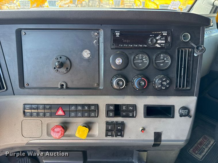 image for item FC4495 2021 Freightliner Cascadia 126 semi truck