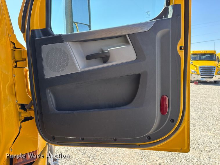 image for item FC4495 2021 Freightliner Cascadia 126 semi truck