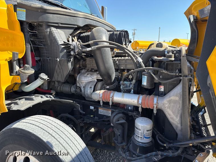 image for item FC4495 2021 Freightliner Cascadia 126 semi truck