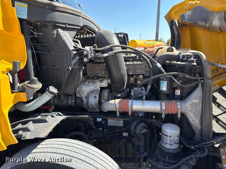 image for item FC4495 2021 Freightliner Cascadia 126 semi truck