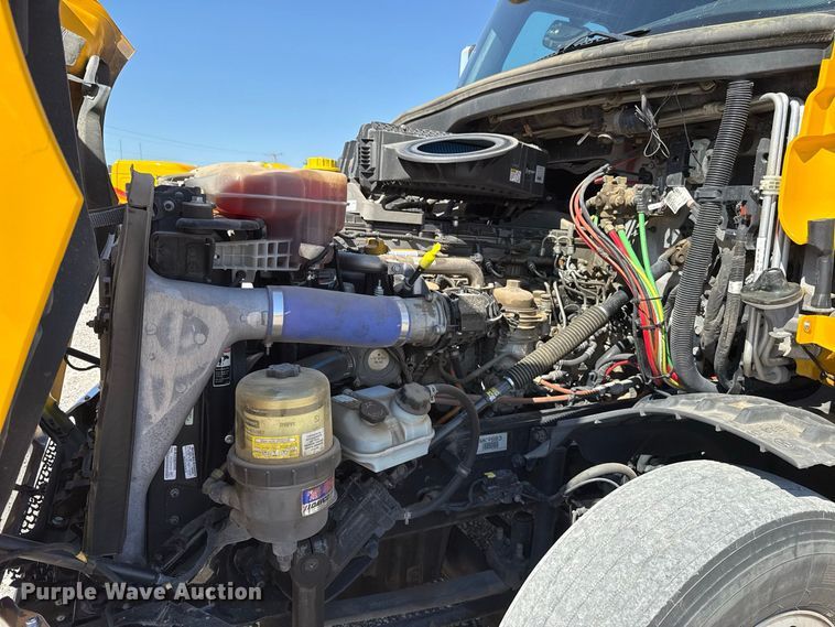 image for item FC4495 2021 Freightliner Cascadia 126 semi truck