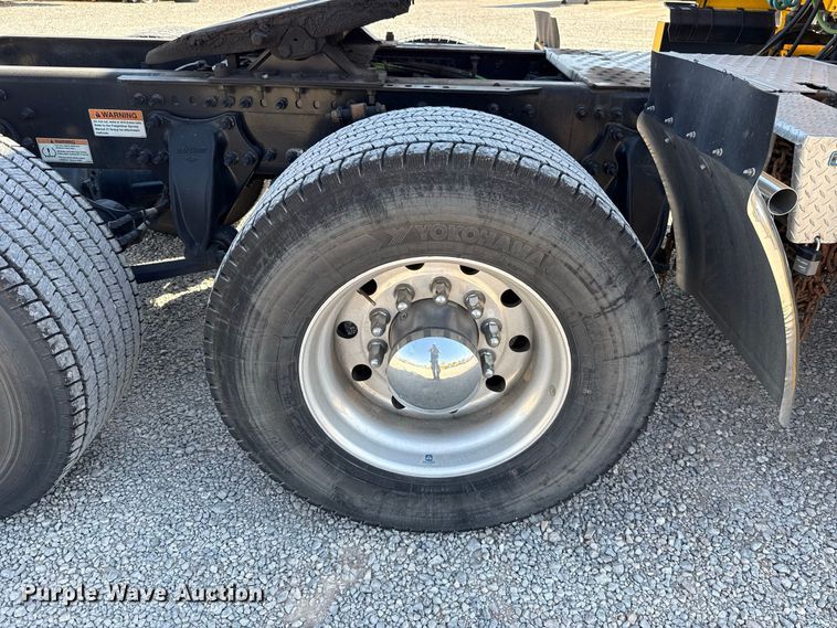 image for item FC4495 2021 Freightliner Cascadia 126 semi truck