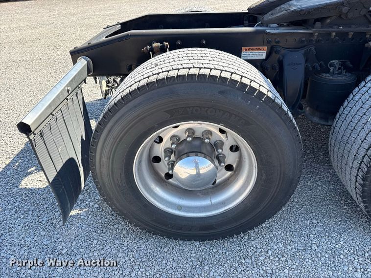 image for item FC4495 2021 Freightliner Cascadia 126 semi truck
