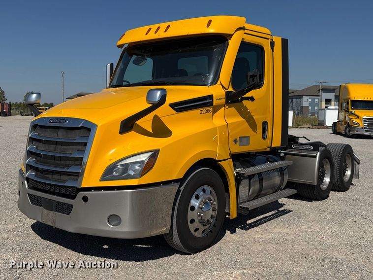 image for item FC4496 2022 Freightliner Cascadia 126 semi truck