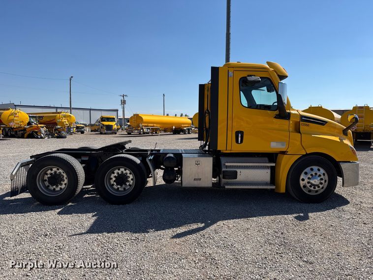 image for item FC4496 2022 Freightliner Cascadia 126 semi truck