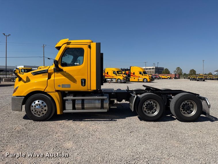 image for item FC4496 2022 Freightliner Cascadia 126 semi truck