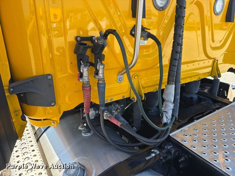 image for item FC4496 2022 Freightliner Cascadia 126 semi truck