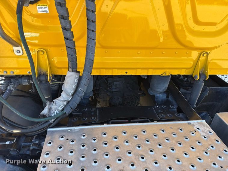 image for item FC4496 2022 Freightliner Cascadia 126 semi truck