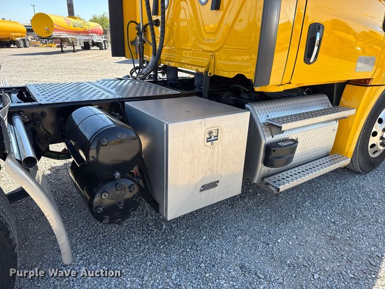 image for item FC4496 2022 Freightliner Cascadia 126 semi truck