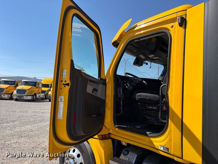 image for item FC4496 2022 Freightliner Cascadia 126 semi truck