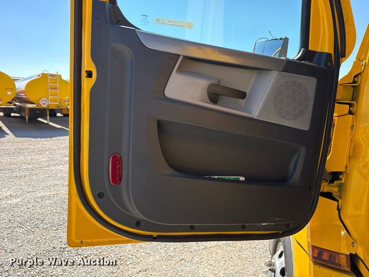image for item FC4496 2022 Freightliner Cascadia 126 semi truck