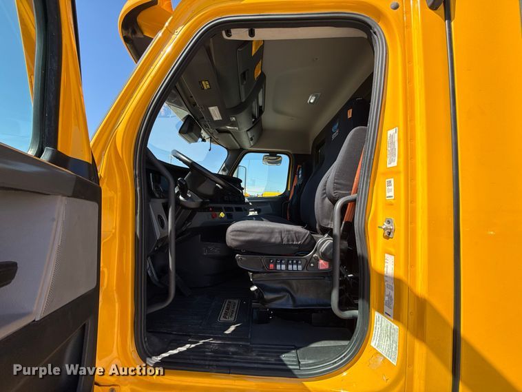 image for item FC4496 2022 Freightliner Cascadia 126 semi truck