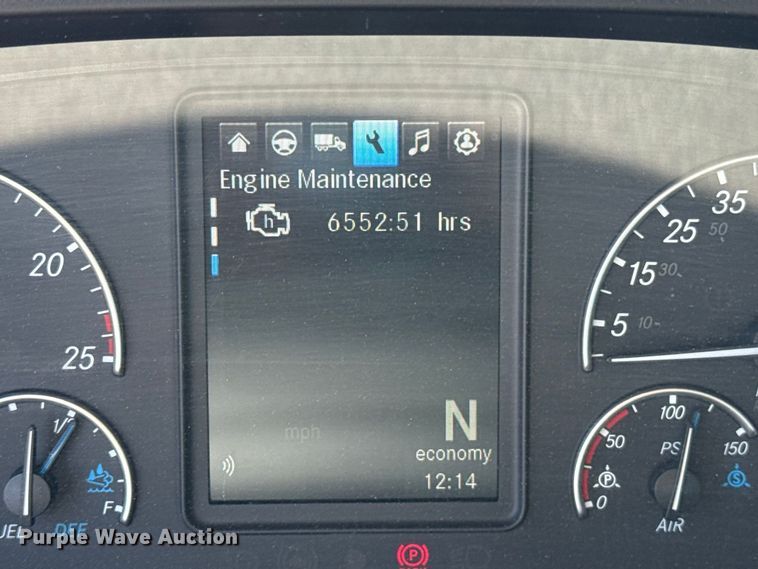 image for item FC4496 2022 Freightliner Cascadia 126 semi truck
