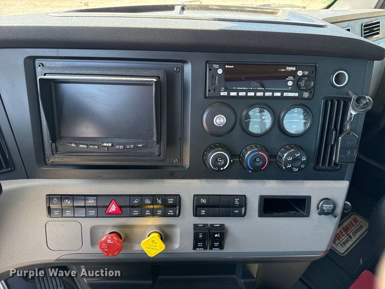 image for item FC4496 2022 Freightliner Cascadia 126 semi truck