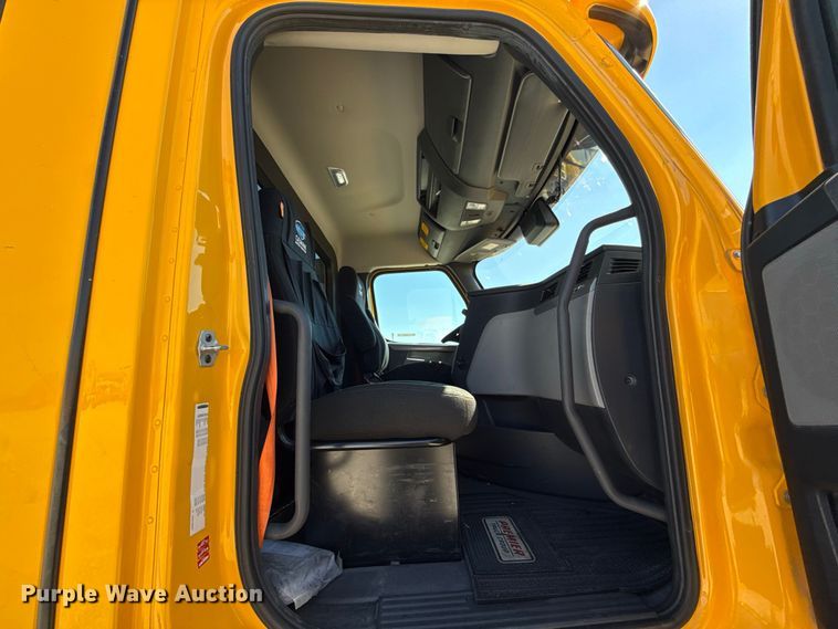 image for item FC4496 2022 Freightliner Cascadia 126 semi truck