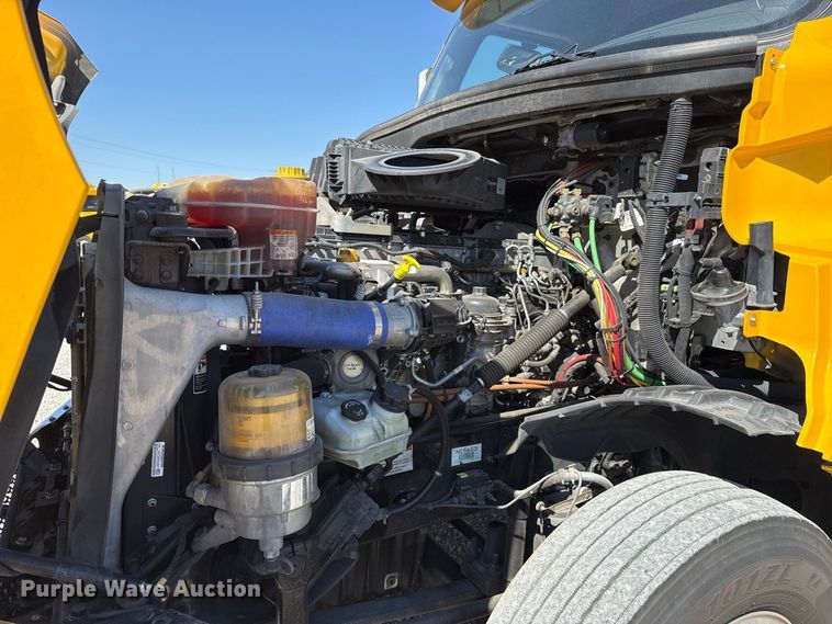 image for item FC4496 2022 Freightliner Cascadia 126 semi truck