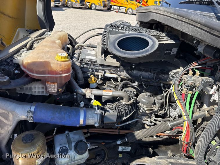 image for item FC4496 2022 Freightliner Cascadia 126 semi truck