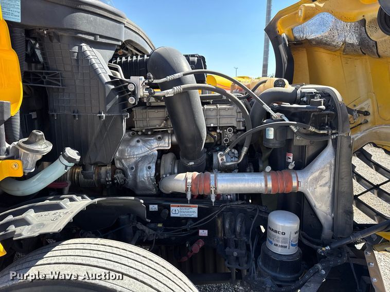 image for item FC4496 2022 Freightliner Cascadia 126 semi truck