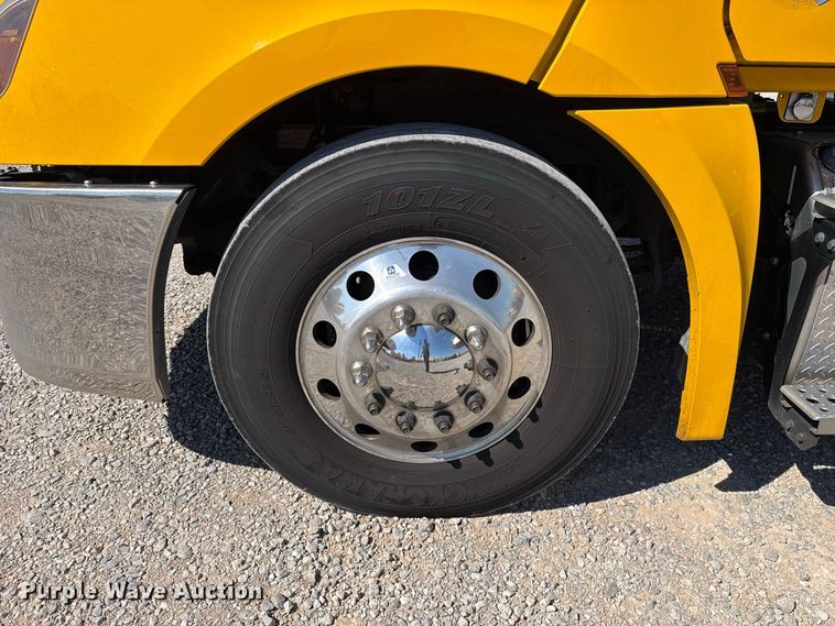 image for item FC4496 2022 Freightliner Cascadia 126 semi truck