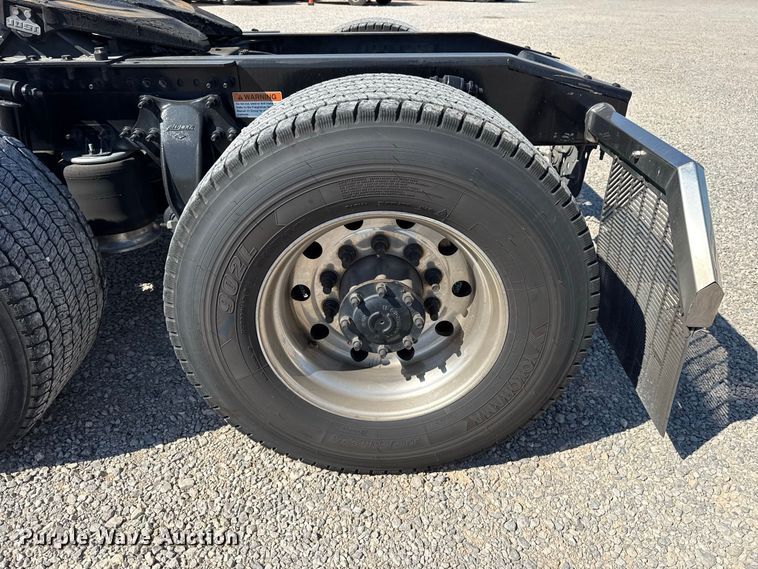 image for item FC4496 2022 Freightliner Cascadia 126 semi truck