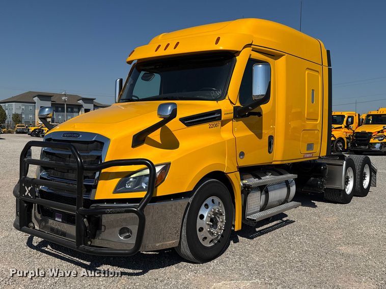 image for item FC4497 2022 Freightliner Cascadia 126 semi truck