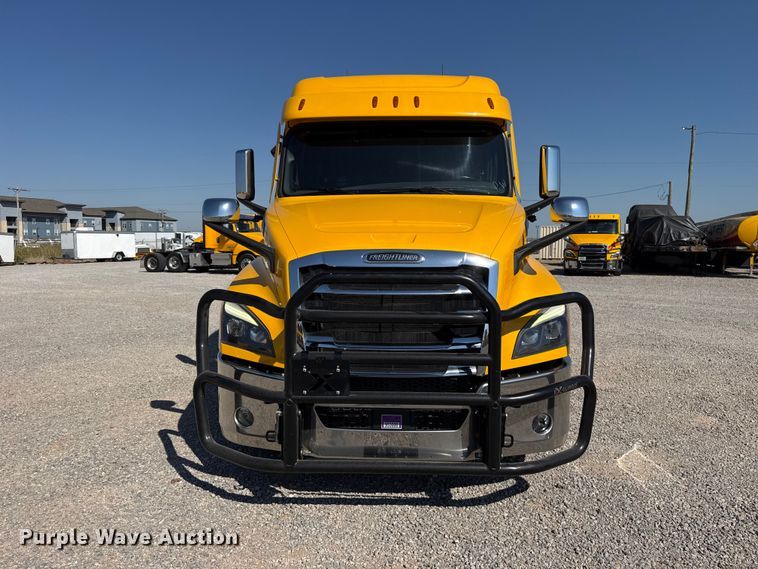 image for item FC4497 2022 Freightliner Cascadia 126 semi truck