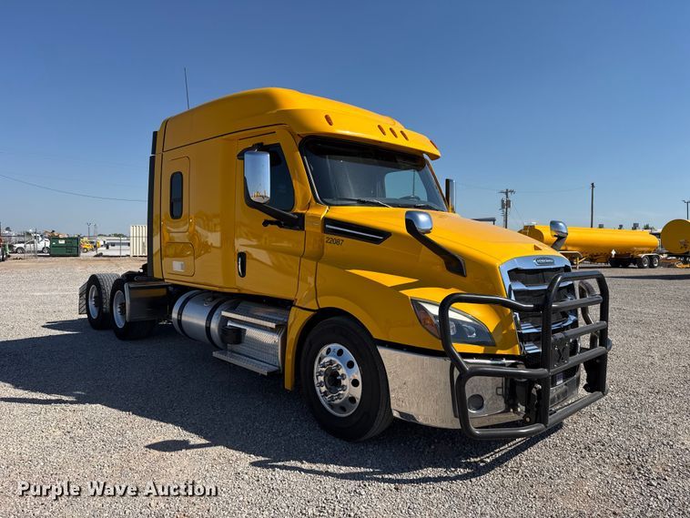 image for item FC4497 2022 Freightliner Cascadia 126 semi truck