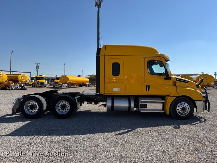 image for item FC4497 2022 Freightliner Cascadia 126 semi truck