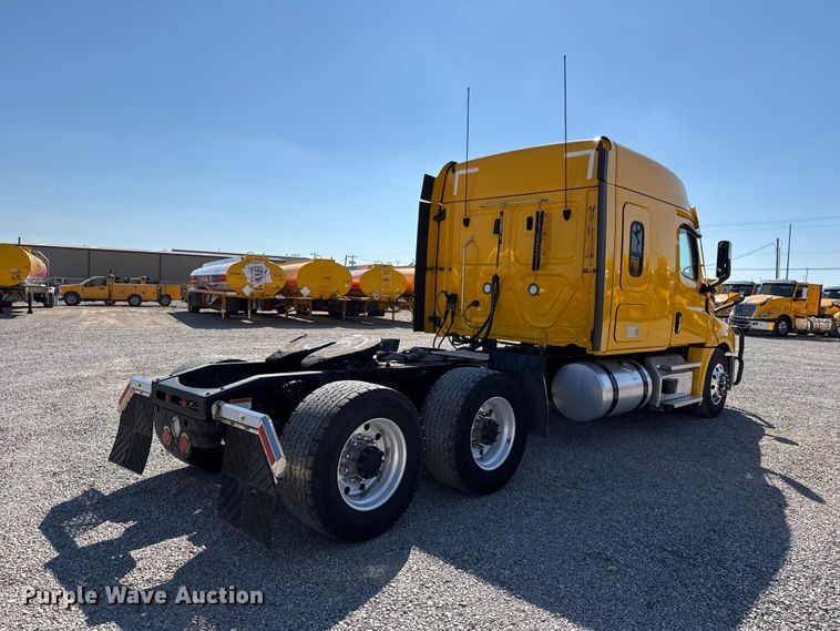 image for item FC4497 2022 Freightliner Cascadia 126 semi truck